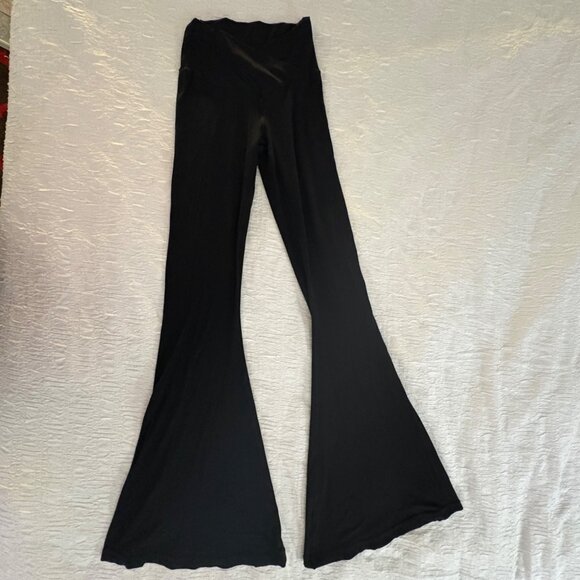 Offline By Aerie Real Me Super Flare High Rise Crossover Leggings Black S - Picture 2 of 12